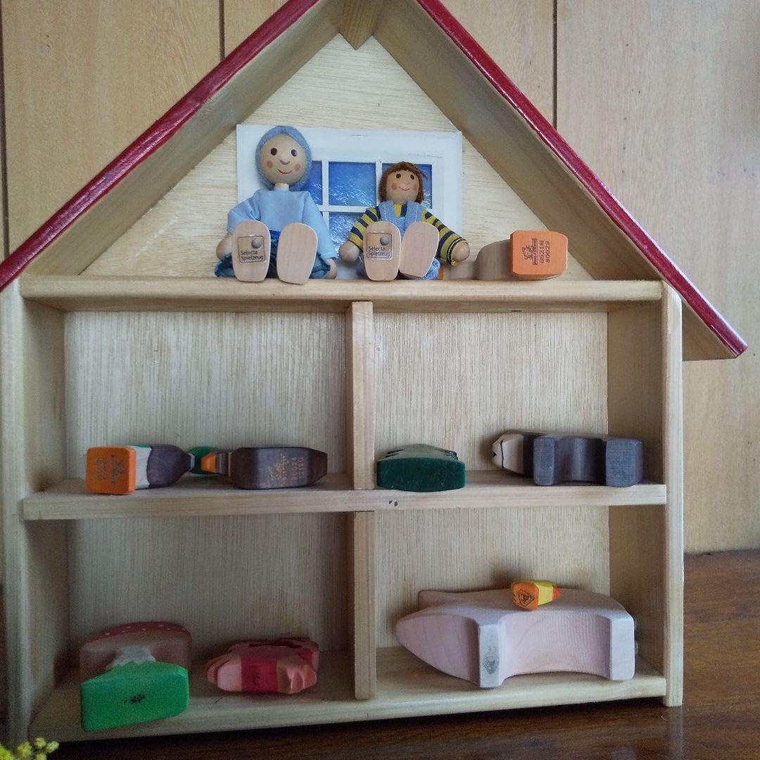 飾り棚とドイツの木のおもちゃ11点 ステンドグラスの窓付き